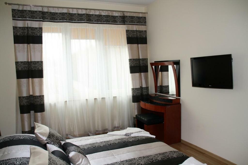 Hotel For You Пабьянице Экстерьер фото